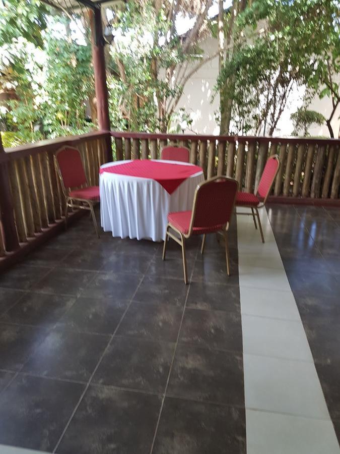 אלדורט The Noble Hotel & Conference Centre מראה חיצוני תמונה