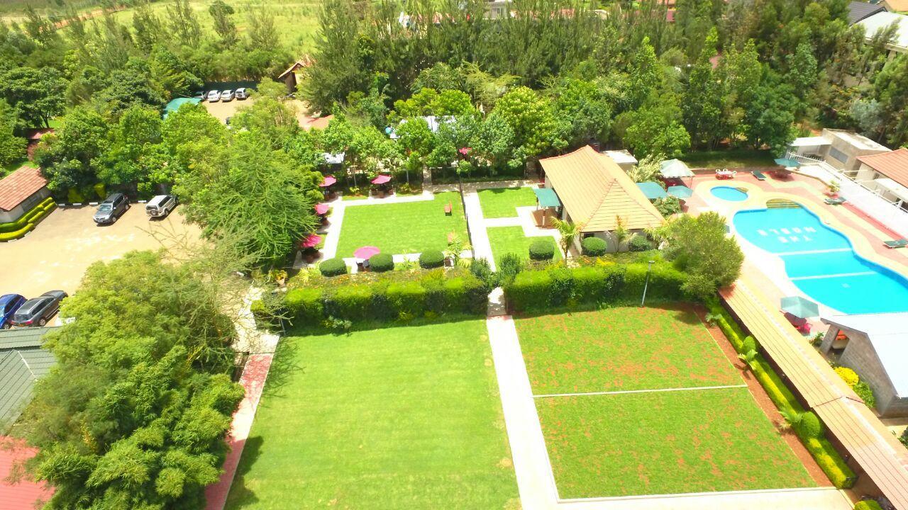 אלדורט The Noble Hotel & Conference Centre מראה חיצוני תמונה