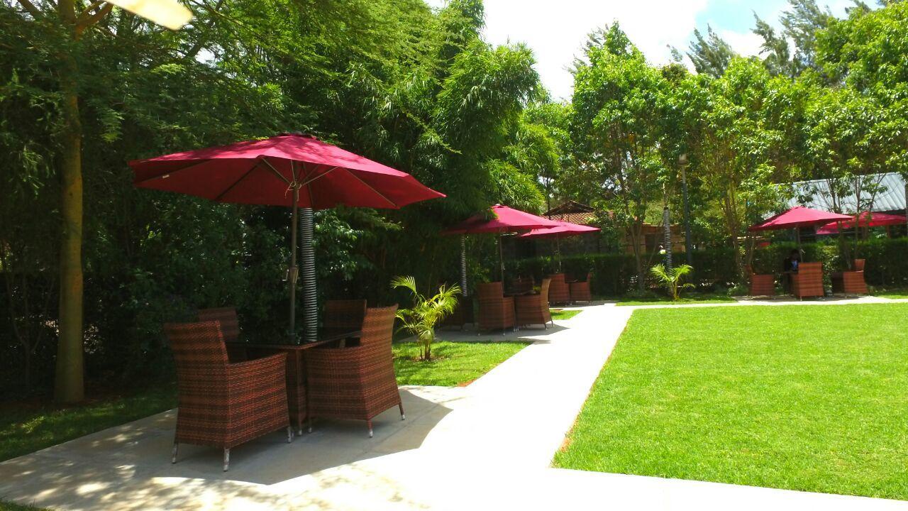 אלדורט The Noble Hotel & Conference Centre מראה חיצוני תמונה