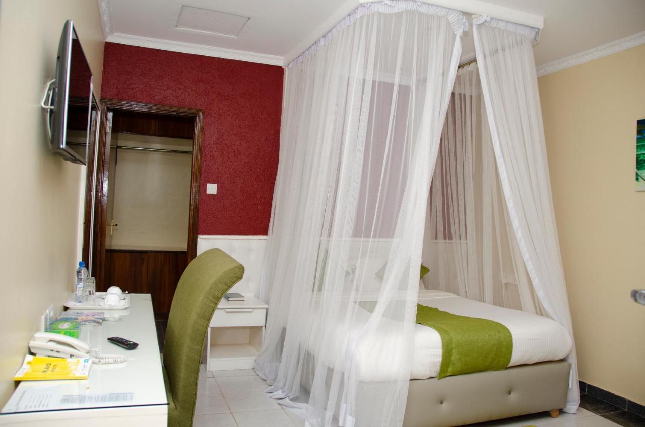 אלדורט The Noble Hotel & Conference Centre מראה חיצוני תמונה